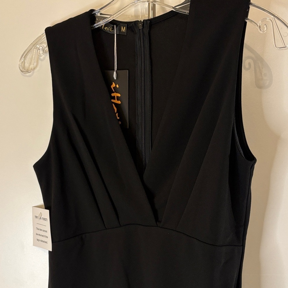 Chic Black V-Neck Sheath Dress with Ruched Skirt M